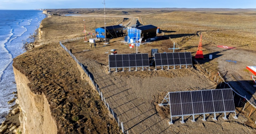 Chile reclama a Argentina por instalar paneles solares que invaden su territorio en el Hito 1