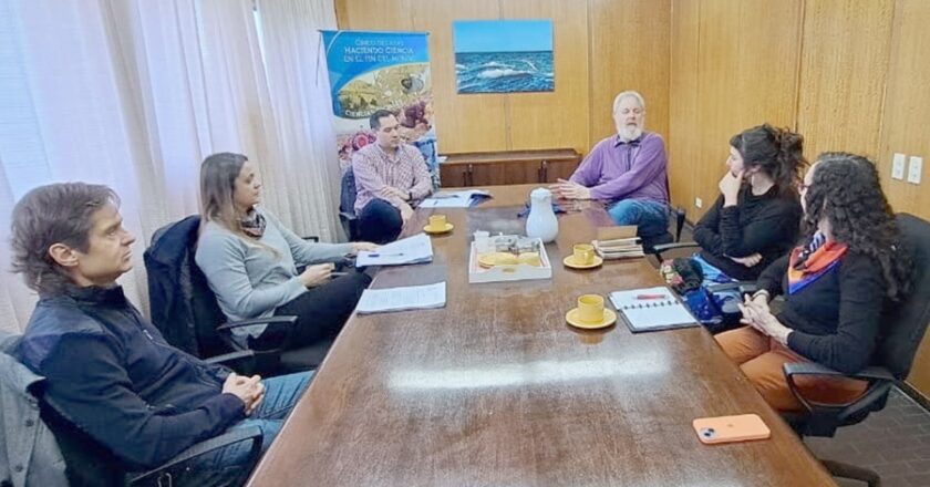 Reunión con científicos para analizar ley de protección a los bosques de macroalgas