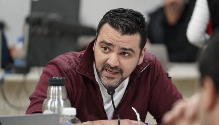 Con todas las calles de Ushuaia destrozadas: Vuoto lanza revista sobre obras públicas