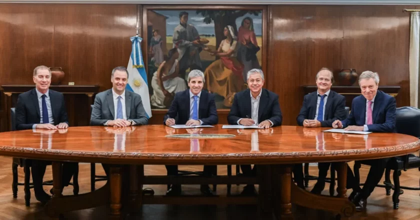 Neuquén y Santa Cruz firmaron con Nación la quita de retenciones al petróleo