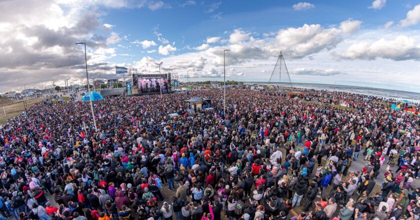 Multitud acompañó el Encendido del Árbol en Río Grande